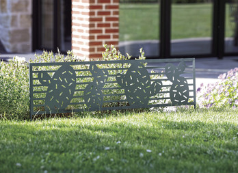 A decorative border for a spiky decor 